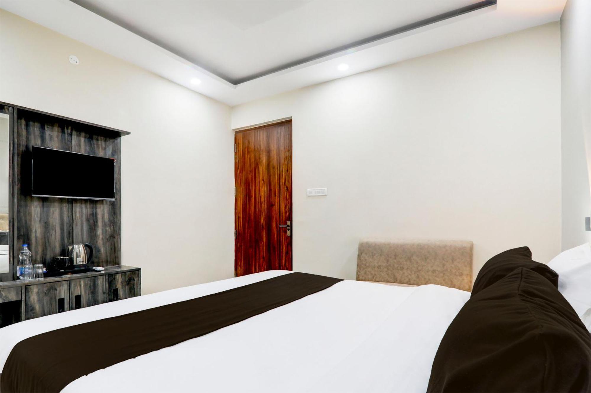 Super Townhouse Gls International Hotel Lucknow Exterior foto
