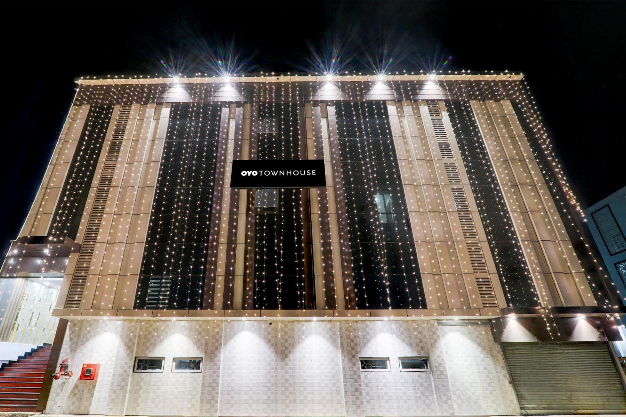 Super Townhouse Gls International Hotel Lucknow Exterior foto