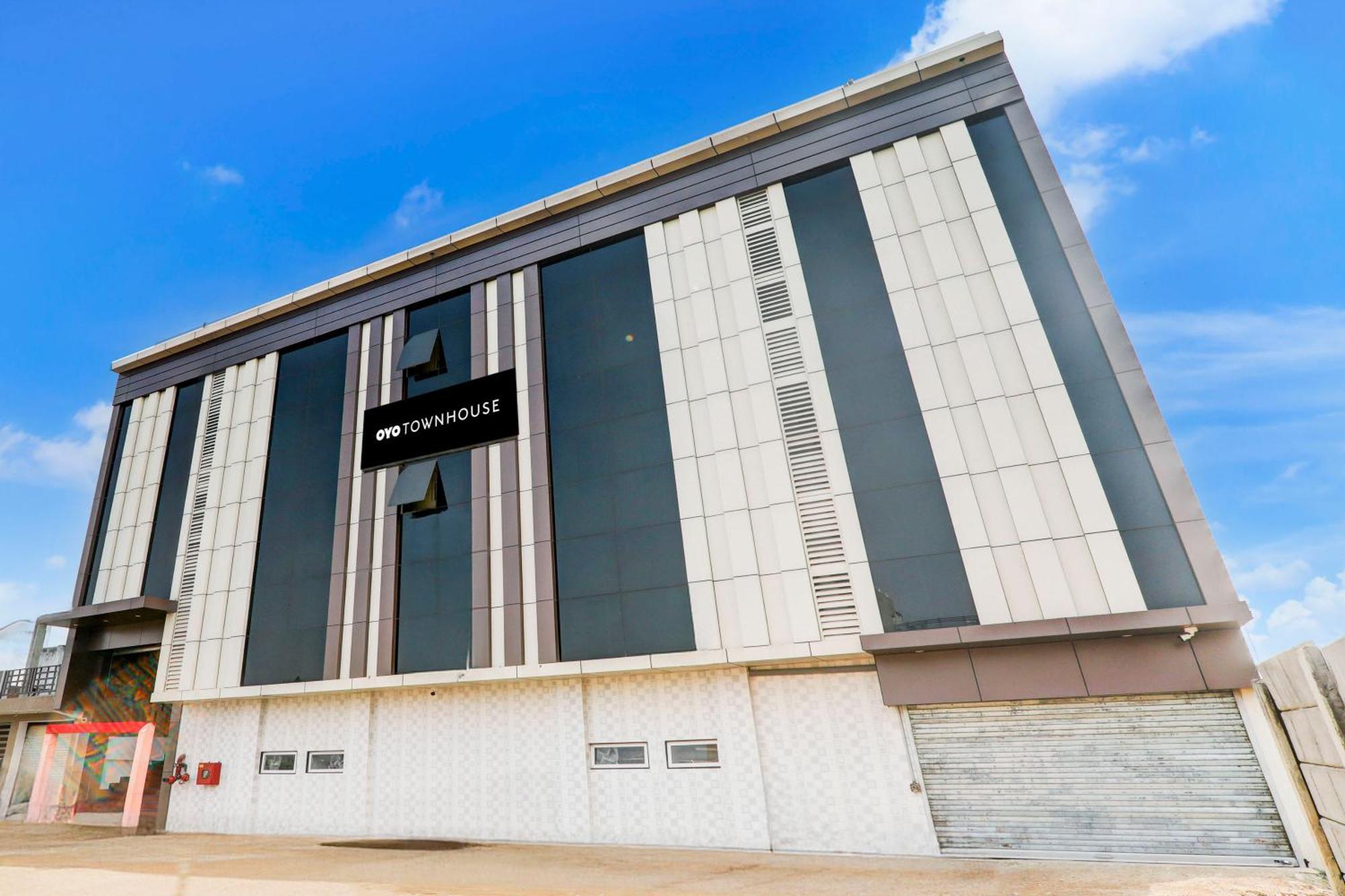 Super Townhouse Gls International Hotel Lucknow Exterior foto