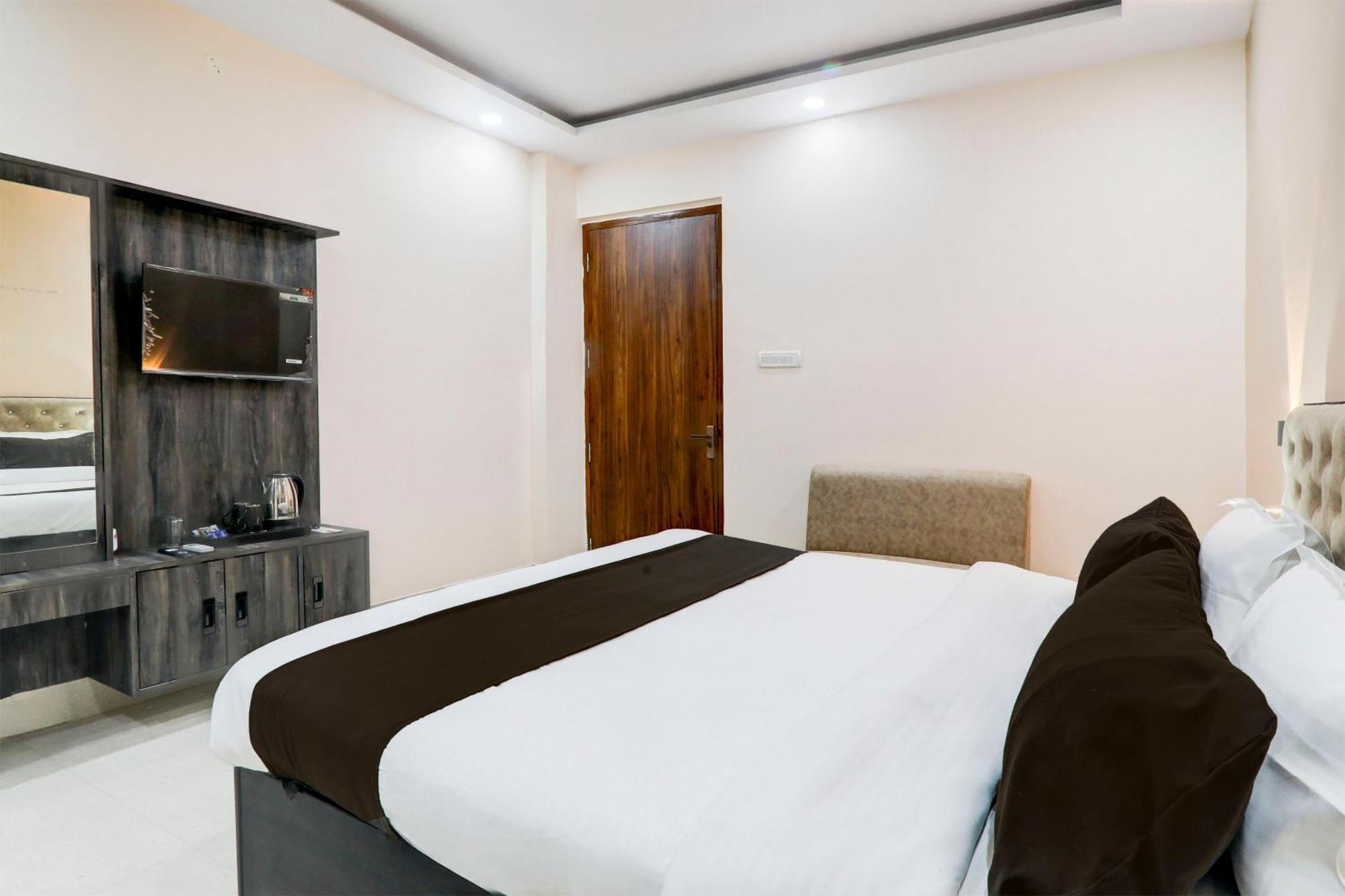 Super Townhouse Gls International Hotel Lucknow Exterior foto